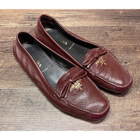 ✨Vintage PRADA Gold Logo Leather Loafers Slip-On Flats with Bow - Picture 3 of 13